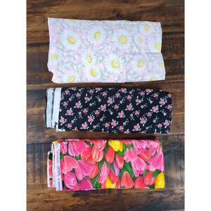 Lot of Fabric, flowers, daisy, tulips, pink and black, 1lb 3oz‎